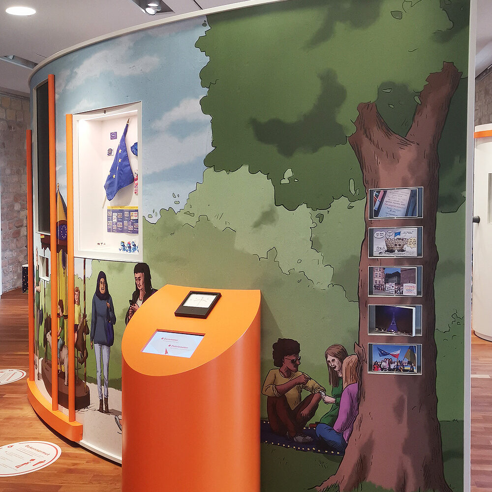 hambacher schloss, hambach, neustadt weinstraße, rheinland pfalz, schloss, museum, ausstellung, demokratie, farbe bekennen, hambacher fest, ausstellungsdesign, design, gestaltung, illustration, museumsgestaltung, ausstellungsgestaltung, ingmar süß, suess.artwork, ausstellungsillustration, wandgestaltung, malu dreyer, kurt beck, wolfgang niedecken, abdel karim, claudia deeg, swr, swf, hinauf, gezeichnet, art, kunst